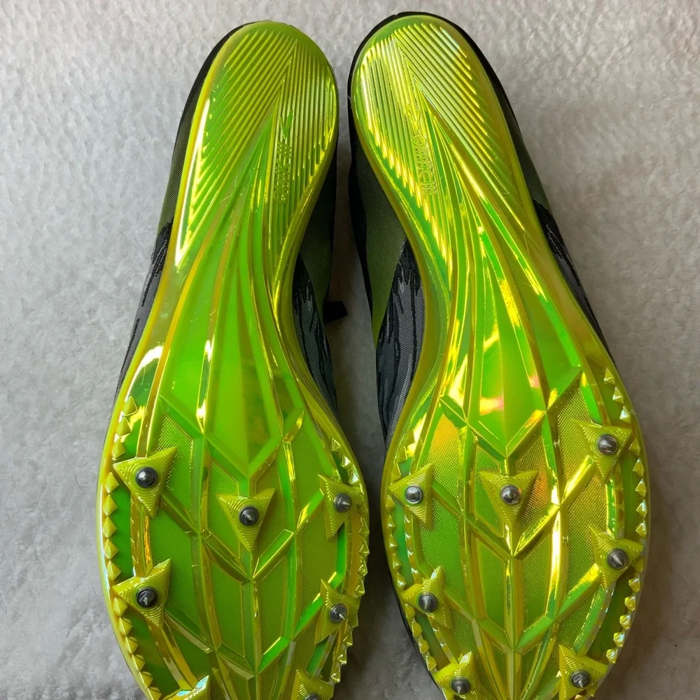 Brooks ELMN8 v5 track spike shoe